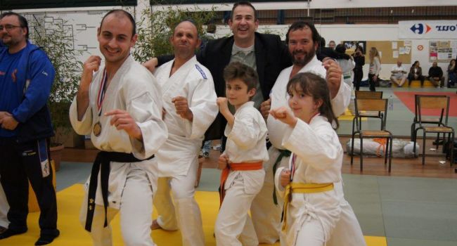 Ces deux médailles de bronze ont été remportées samedi dernier en Coupe du Monde Karaté International Budo Association (I.B.A) qui se déroulait à Anglet dans les Pyrénées Atlantiques./