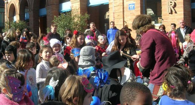 Déguisés, les enfants ont déambulé gaiement dans le cœur de la cité../Photo DDM