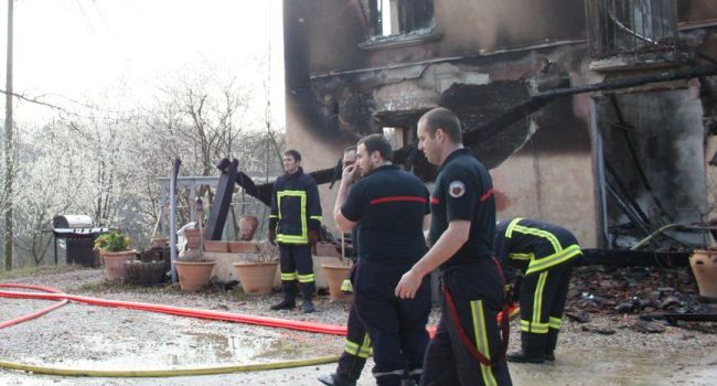 La maison d'habitation a été entièrement ravagée par les flammes./Photo DDM, Y.Ch Sénac