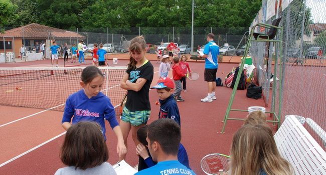 Dès l'âge de 4 ans, les enfants peuvent s'initier aux petits sumos du mini-tennis./Photo DDM.