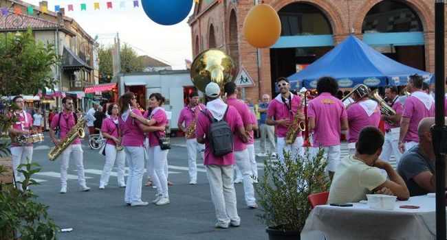 Le festival de bandas dans les rues/. PhotoDDM, Y.C-S