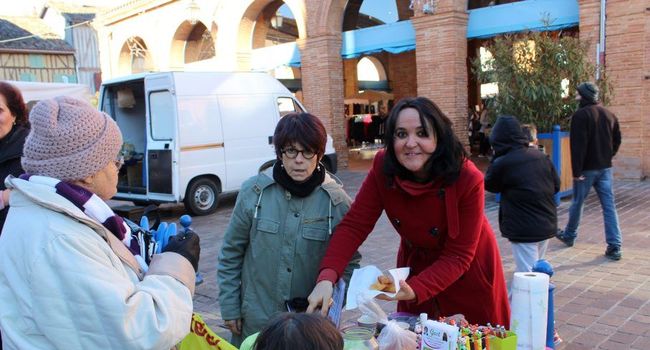 Maryline et Chrystelle de Gest étaient à pied d'œuvre sur le marché lors du Téléthon en décembre./ Photo DDM.